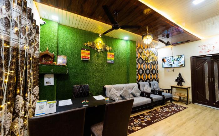 THE RAGHUVANSHI PAYING GUEST HOUSE 
