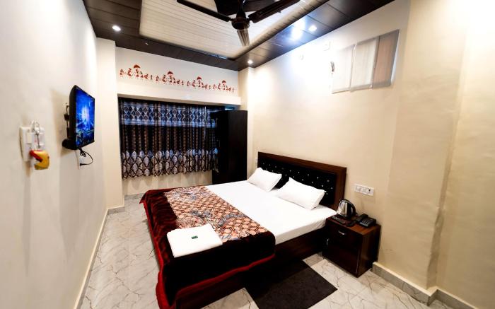 THE RAGHUVANSHI PAYING GUEST HOUSE 