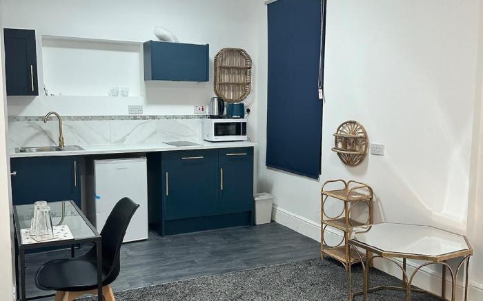 Room 9 NG3 2AZ