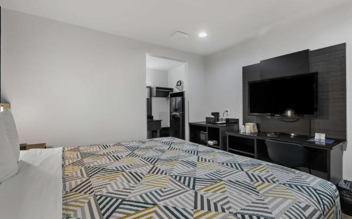 Studio 6  Suites Escondido, CA