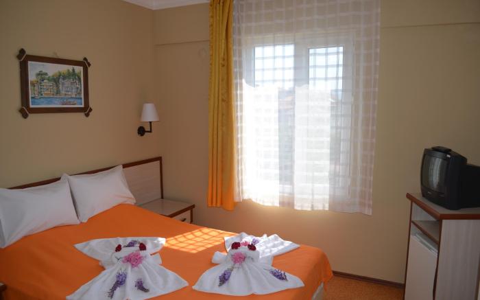 Megas Hotel