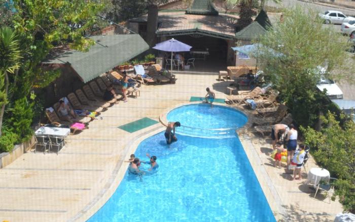 Megas Hotel