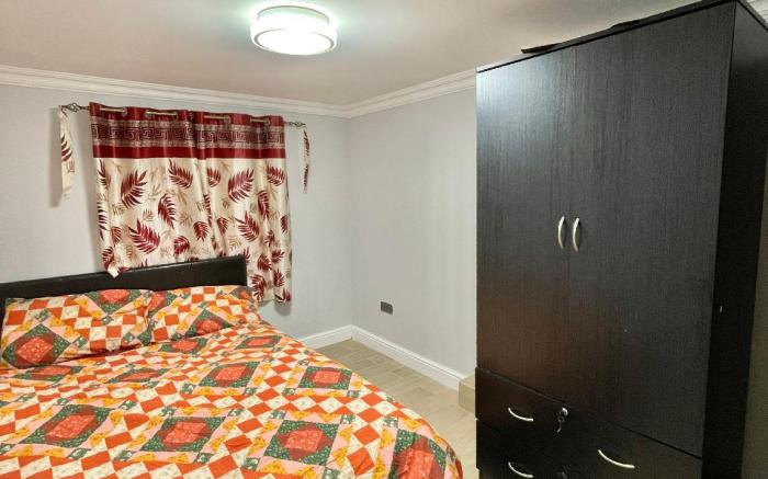 Ensuite Room in Colindale