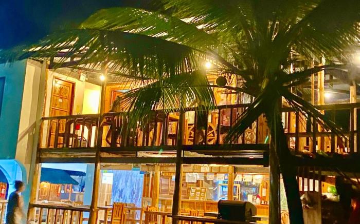 Seafront Bamboo House (102) 