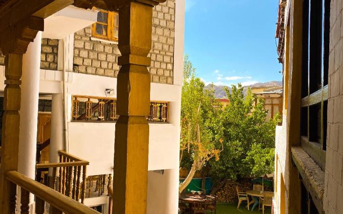 Nezer Hostel & Roof Top Cafe