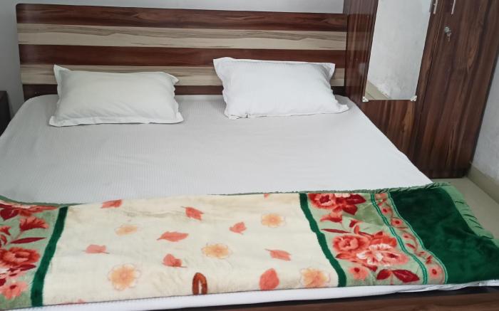 Viraj Cottage ( Near Ram Mandir )