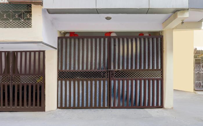 Super Hotel O Uttam Nagar Near Akash Hospital