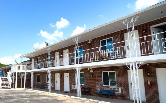 Imperial Inn by OYO Tazwell