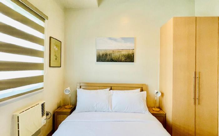 * *5 Modern Chic Studio