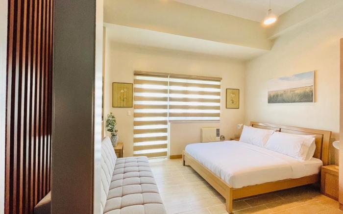 * *5 Modern Chic Studio