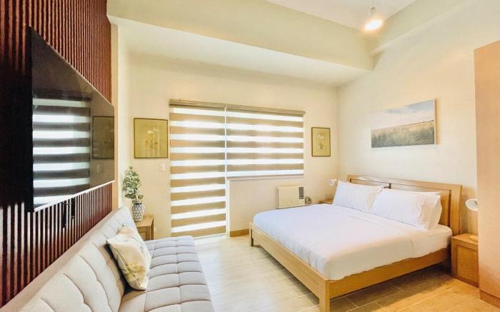 * *5 Modern Chic Studio