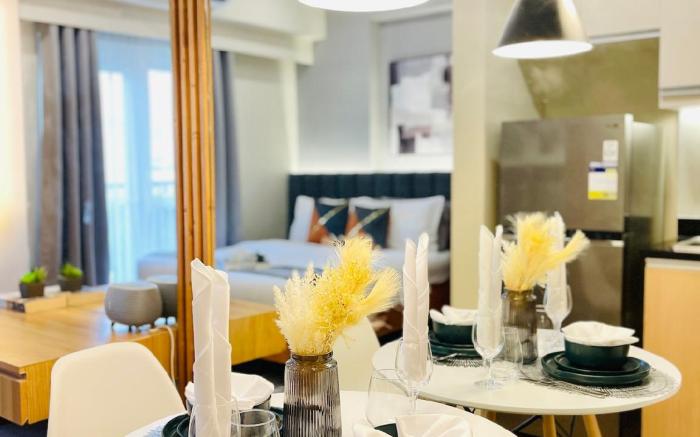 * *30 Luxe City Studio