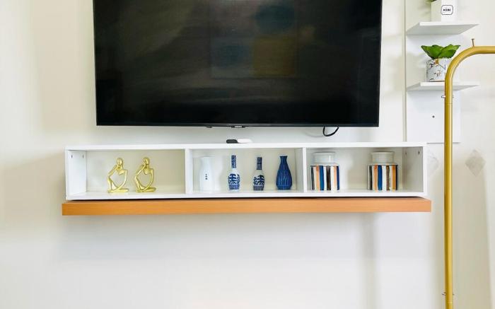 * * *SM 5 Modern &Radiant Studio