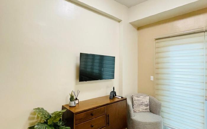* *25 Central Luxury Studio