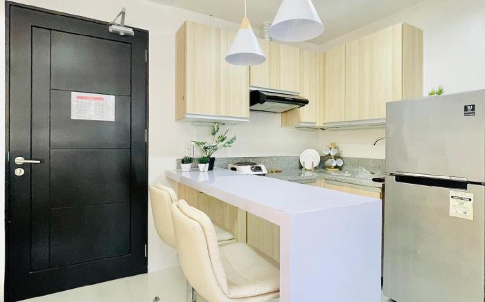 * * WV 17 Sleek & Trendy Studio w/ Bunk Bed