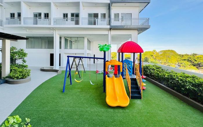 * * WV 14 Peaceful & Spacious Family Room