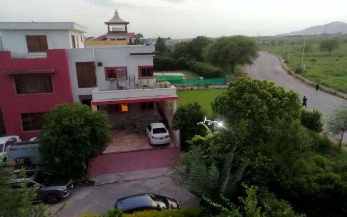 Travis Executive Guest House