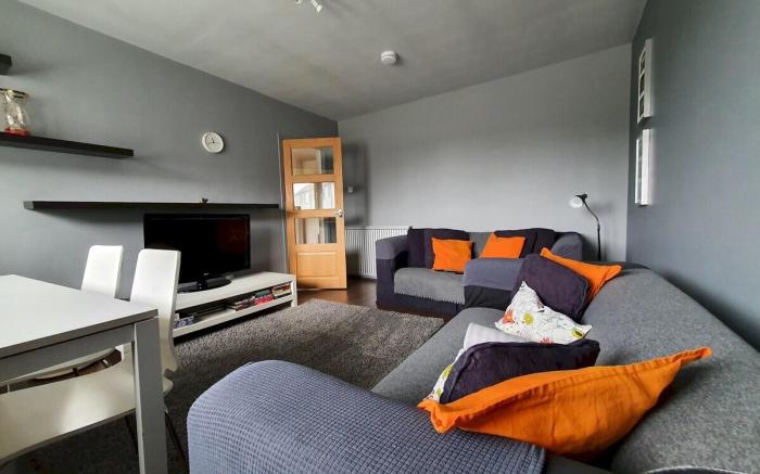 2 Bedroom, free parking & Netflix near hospital