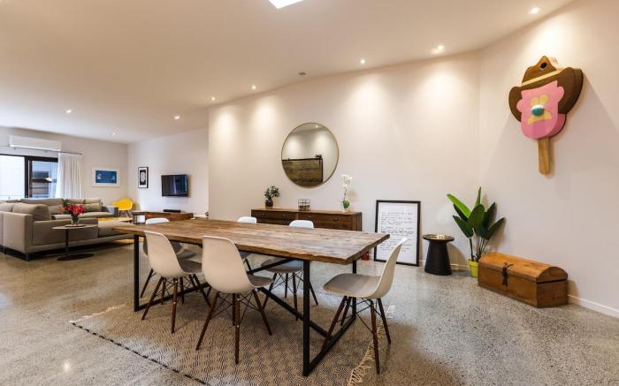 Designer, 4 Bd Converted Loft | Minutes to SkyCity