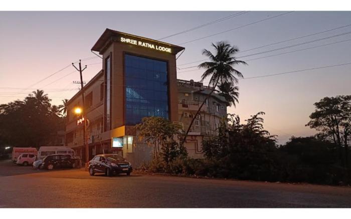 Sri Ratna Lodge