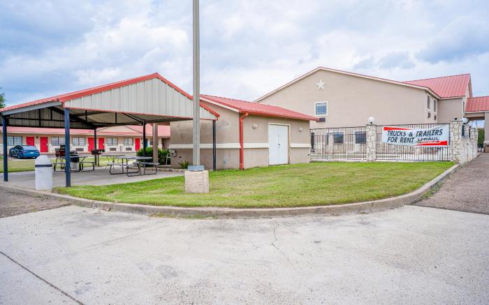 Texan Inn By OYO Beeville US-181