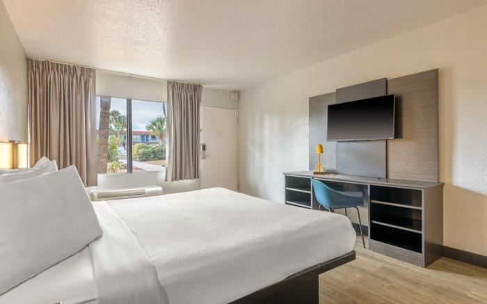 Motel 6 Spring Hill, FL - Weeki Wachee