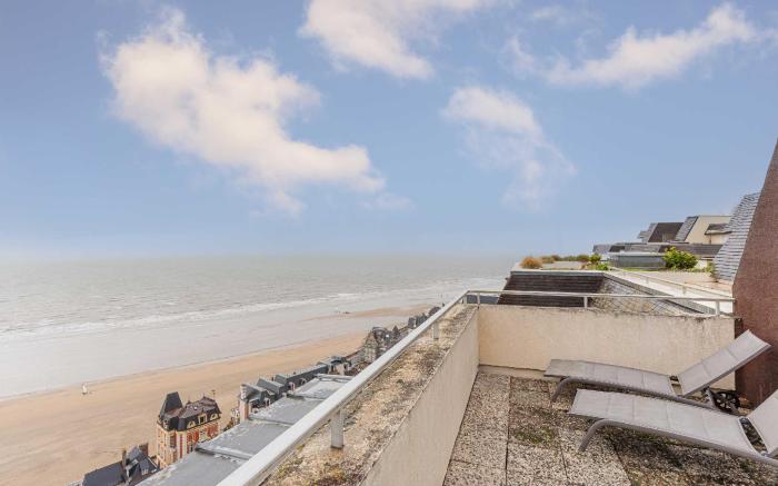 Duplex apartment with sea view and roof terrace