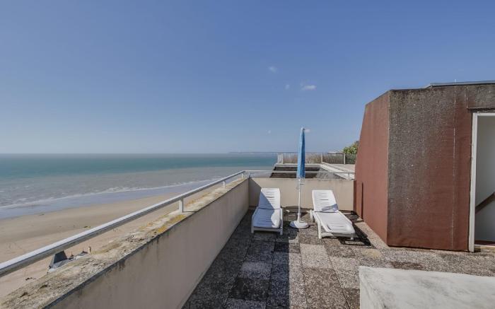 Duplex apartment with sea view and roof terrace