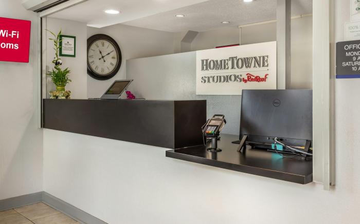 HomeTowne Studios & Suites Greensboro