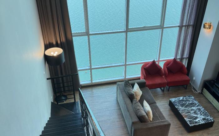 HappySty by Golden Hour Maritime Suite