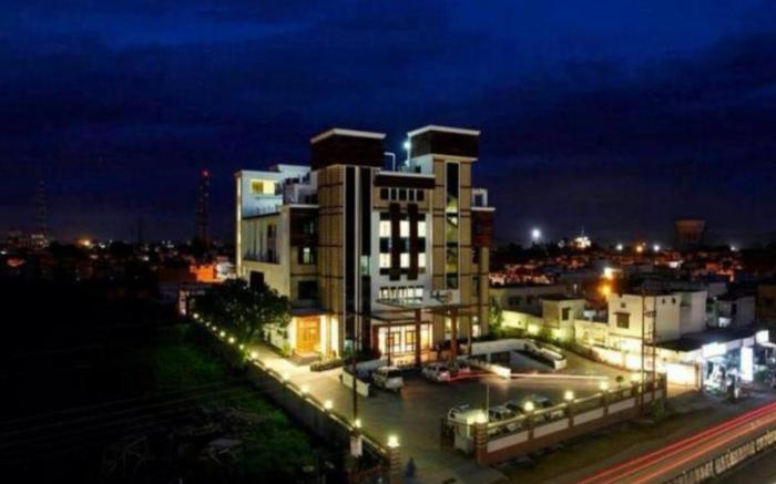 Hotel Saffron Leaf
