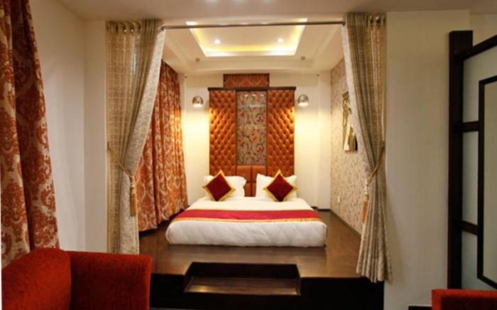 Hotel Saffron Leaf