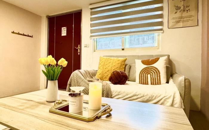 Cozy 2BR in Taipei East｜6-min MRT｜Food & Nightlife