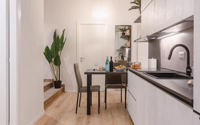 Bright & Modern 4 bedrooms Apartment in Center