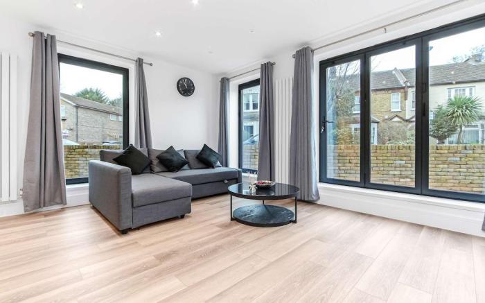Modern 2 Bedroom Stay | 10Min Walk to East Croydon