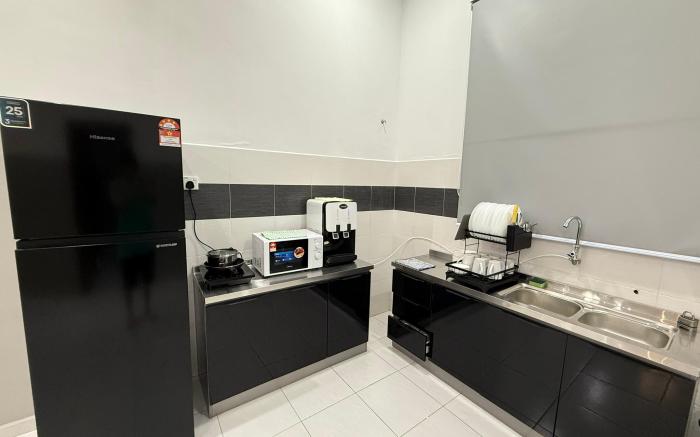 FunkyVila7 4BR 16PAX Near PantaiSepat,PoolTable