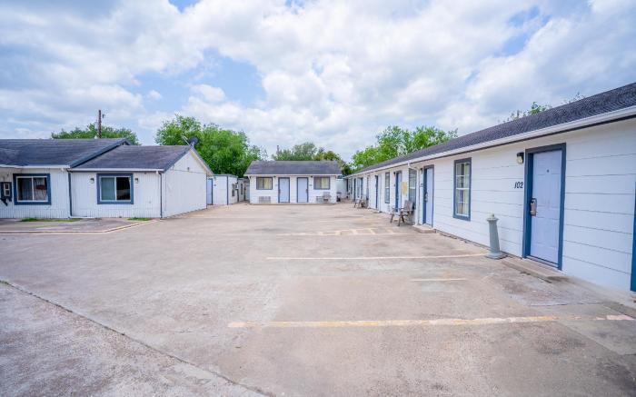 OYO Budget Inn Falfurrias Hwy 281 