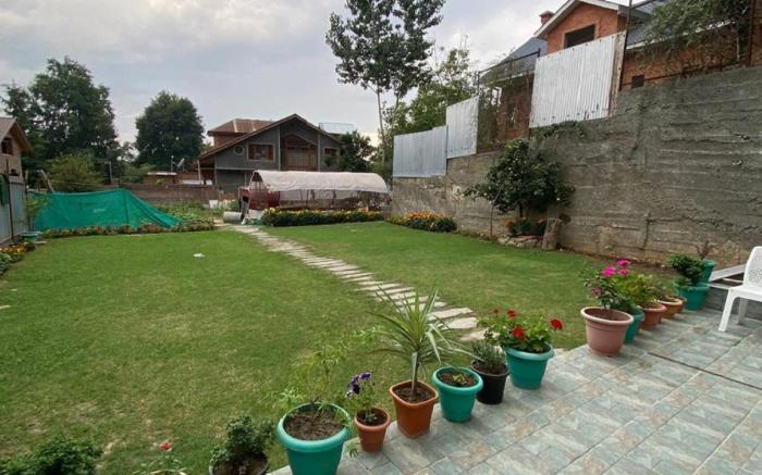 Goroomgo Anjeer villa Srinagar