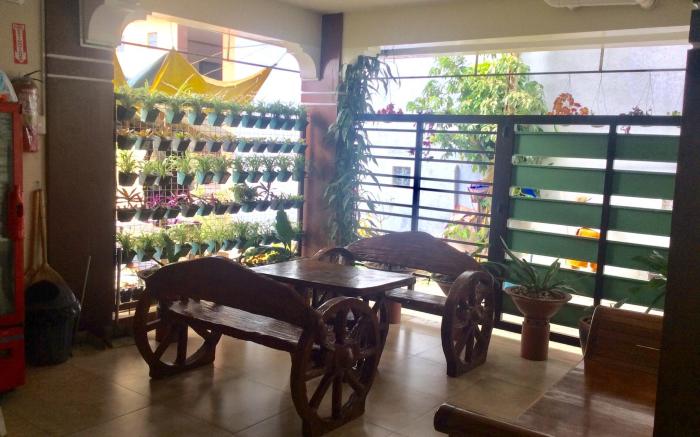 JEMZ Tagaytay Budget Family Room