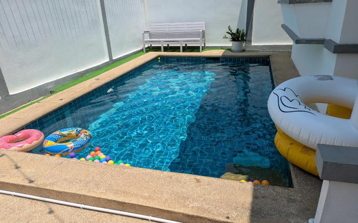 A A Pool villa