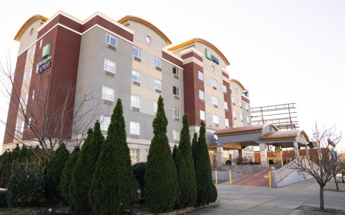 Holiday Inn Express Maspeth Hotel By IHG