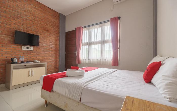 RedDoorz Plus @ Hotel Negeri Baru Lodaya Puncak