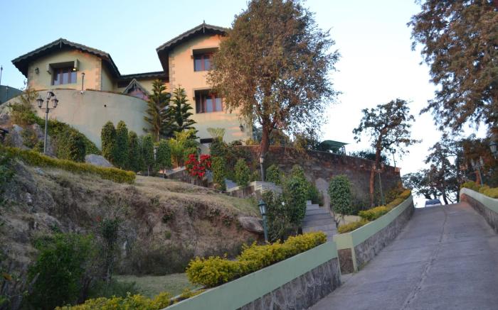 The colonial Manek Manor