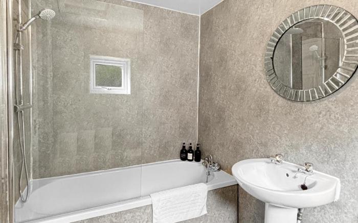 Sleeps 8 3bed house in central Grantham driveway