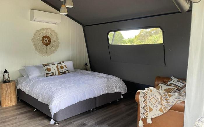 Glamping Tent, Fire Pit, Outdoor bathtub, King bed