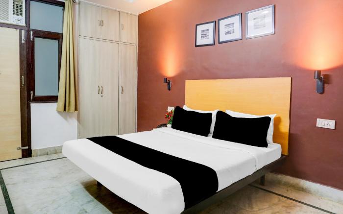 Super Hotel O East Punjabi Bagh Near Metro Station