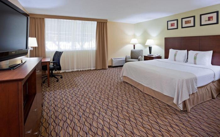 Holiday Inn Blmgtn Arpt South Mall Area By IHG