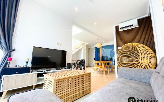 The Wave 2BR Penthouse Near Jonker 23a | I Housing