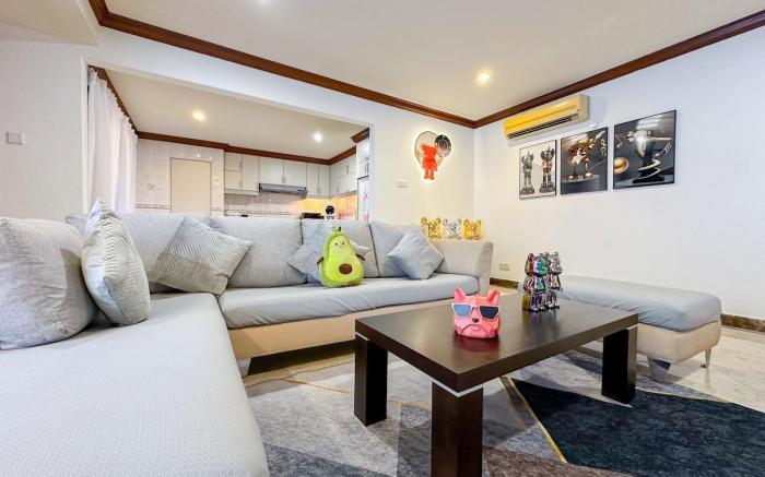 Fahrenheit88 | 3BR KAWS Theme | Newly Renovated