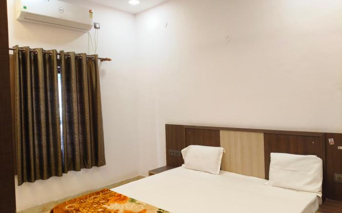 101 ELEGANT BED ROOM SUITE
